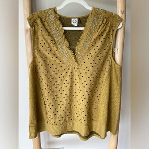 Anthropologie Akemi + Kin Gold Cadiz Embroidered Eyelet Sleeveless Boho Top Sz M